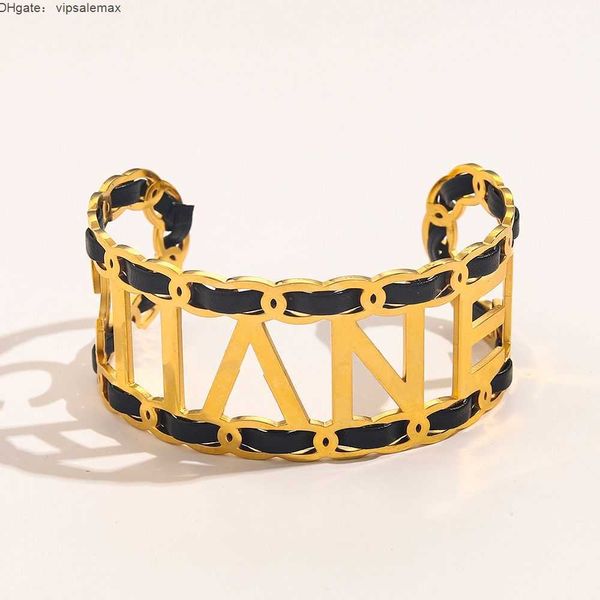 18k gold bangle famous designer bracelet luxury letter bracelet exquisite design accessories couple family gift brand stainless steel with b, Black
18k gold bangle famous designer bracelet luxury letter bracelet exquisite design accessories couple family gift brand stainless steel with b, Black