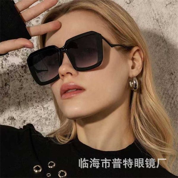 52% off wholesale of overseas new men and women with large frame f family sunglasses for tourism glasses, White;black
52% off wholesale of overseas new men and women with large frame f family sunglasses for tourism glasses, White;black