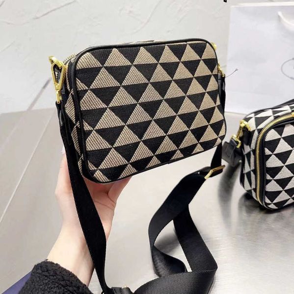 new luxury designer 2023 factory direct sales prad classic triangle saffiano one shoulder crossbody small square camera bag unisex
new luxury designer 2023 factory direct sales prad classic triangle saffiano one shoulder crossbody small square camera bag unisex
