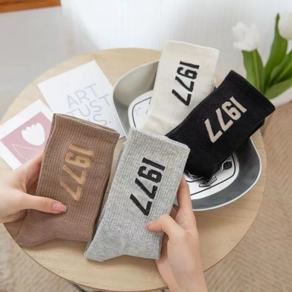 multicolor fashion 1977 designer mens socks women men cotton all-match classic breathable mixing football basketball socks, Black
multicolor fashion 1977 designer mens socks women men cotton all-match classic breathable mixing football basketball socks, Black