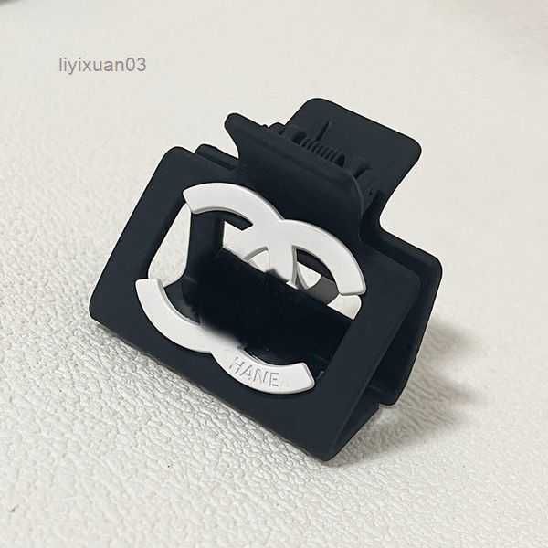 designer barrettes womens girls metal triangle p-letter hair clips high-quality brand classic versatile leisure headwear hairclips black sha, Golden;silver
designer barrettes womens girls metal triangle p-letter hair clips high-quality brand classic versatile leisure headwear hairclips black sha, Golden;silver