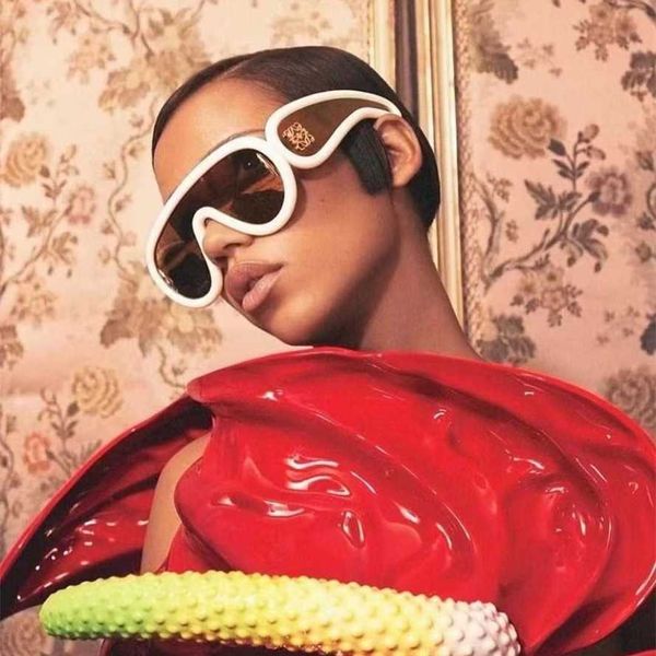 52% off wholesale of sunglasses new luo yijia fashion one piece large frame windshields personalized sunglasses for men and women, White;black
52% off wholesale of sunglasses new luo yijia fashion one piece large frame windshields personalized sunglasses for men and women, White;black