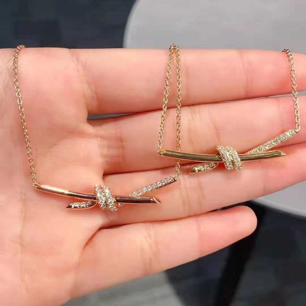 original knot necklace sterling silver 18k rose gold inlaid diamond no cross light luxury tiffay collar chain female
original knot necklace sterling silver 18k rose gold inlaid diamond no cross light luxury tiffay collar chain female