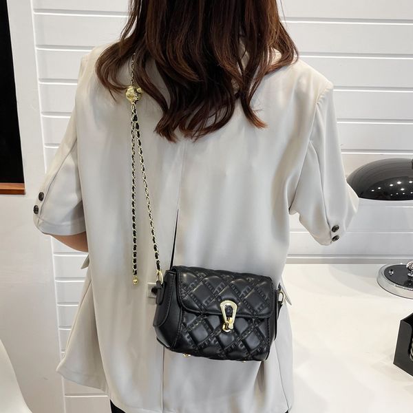 new women's bag pu shoulder bag fashion diamond chain crossbody bag casual small square bag 02
new women's bag pu shoulder bag fashion diamond chain crossbody bag casual small square bag 02