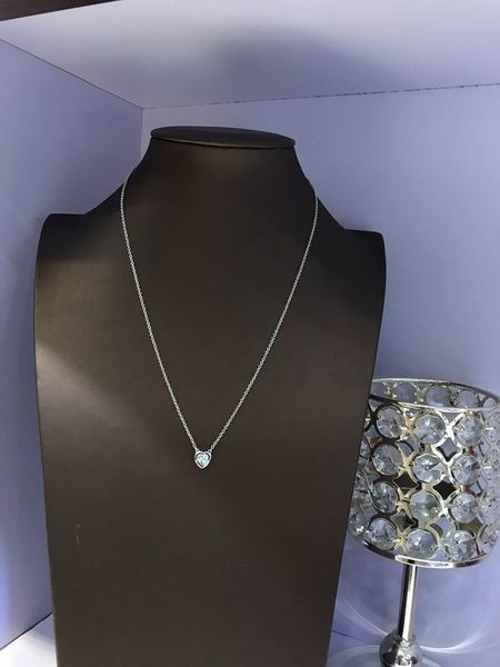 2023 lovely cute pendant necklaces long silver thin stainless steel chain diamonds crystal heart design women necklace with dust bag and box
2023 lovely cute pendant necklaces long silver thin stainless steel chain diamonds crystal heart design women necklace with dust bag and box