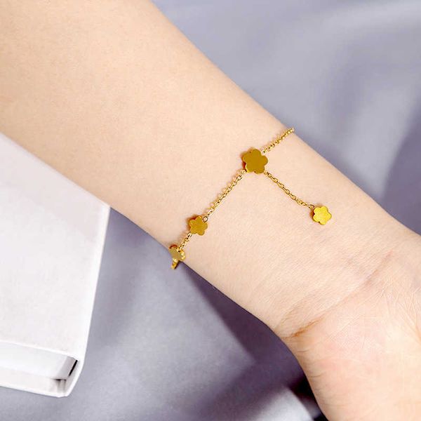 ring accessories diamond luxury designer necklace flowers clover bangle women simple and luxurious geometric love circle bracelet with niche, Silver
ring accessories diamond luxury designer necklace flowers clover bangle women simple and luxurious geometric love circle bracelet with niche, Silver