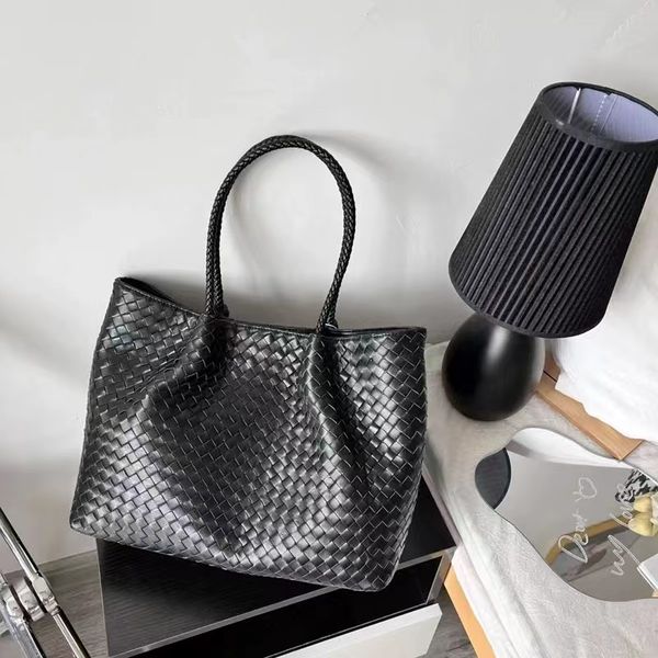 handbag bottegasss venetasss leather woven fashion large-capacity shoulder handbag star same style tote bag fashion all-match bag new 2023
handbag bottegasss venetasss leather woven fashion large-capacity shoulder handbag star same style tote bag fashion all-match bag new 2023