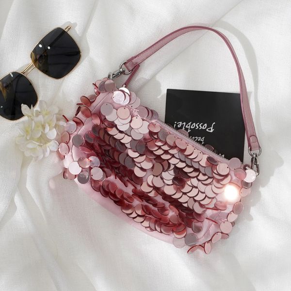 evening bag designer silver metal sequins chain woven bag hollow clutch female travel holiday shoulder handbag 230729
evening bag designer silver metal sequins chain woven bag hollow clutch female travel holiday shoulder handbag 230729