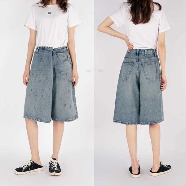 mm6 same high waist loose folding paint dot retro denim capris female, Blue
mm6 same high waist loose folding paint dot retro denim capris female, Blue