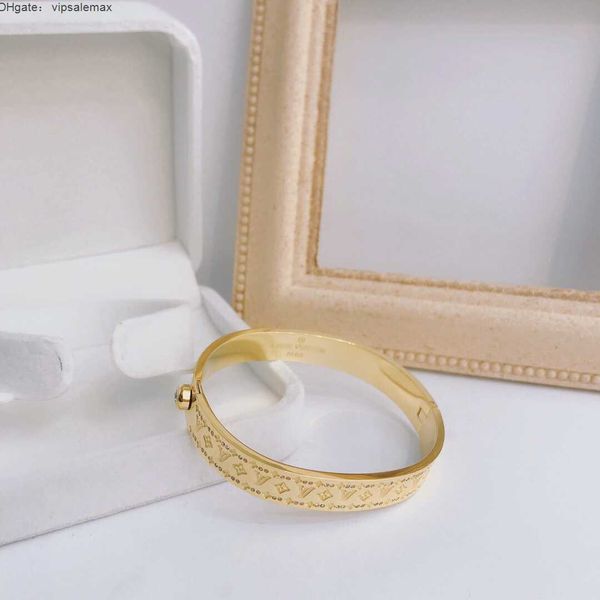 sell designer branded bracelets women bangle designers letter bracelet crystal 18k gold plated stainless steel wedding lovers gift jewelry s, Black
sell designer branded bracelets women bangle designers letter bracelet crystal 18k gold plated stainless steel wedding lovers gift jewelry s, Black