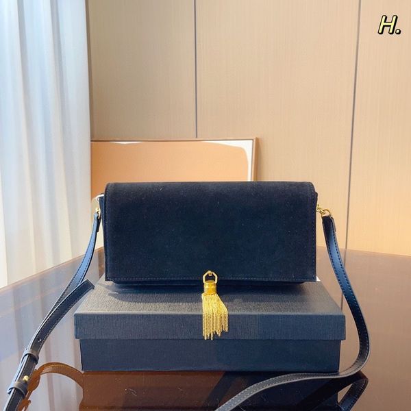 new straw bag single shoulder crossbody envelope bag classic fringe bag all women fashion chinese casual26cm 
new straw bag single shoulder crossbody envelope bag classic fringe bag all women fashion chinese casual26cm