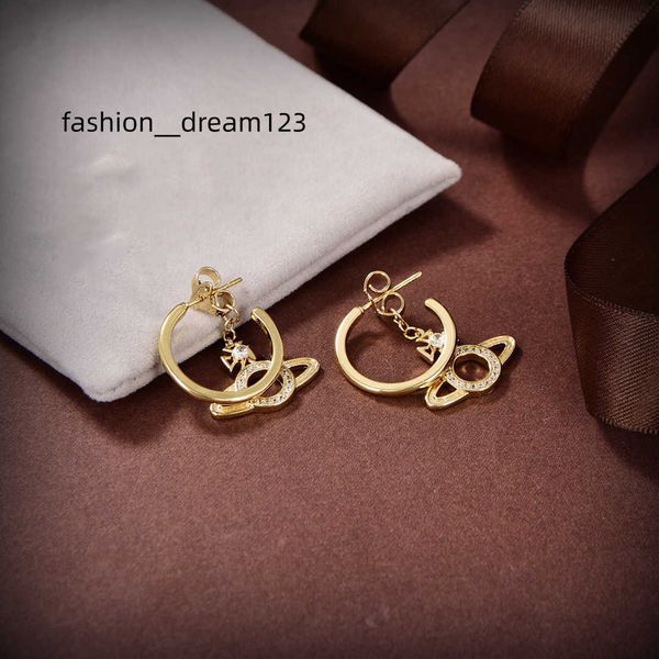 fashion designer brand stud earring for woman letter vivian diamond pearl gold hoop earing westwood women trend saturn earrings hio, Golden;silver
fashion designer brand stud earring for woman letter vivian diamond pearl gold hoop earing westwood women trend saturn earrings hio, Golden;silver