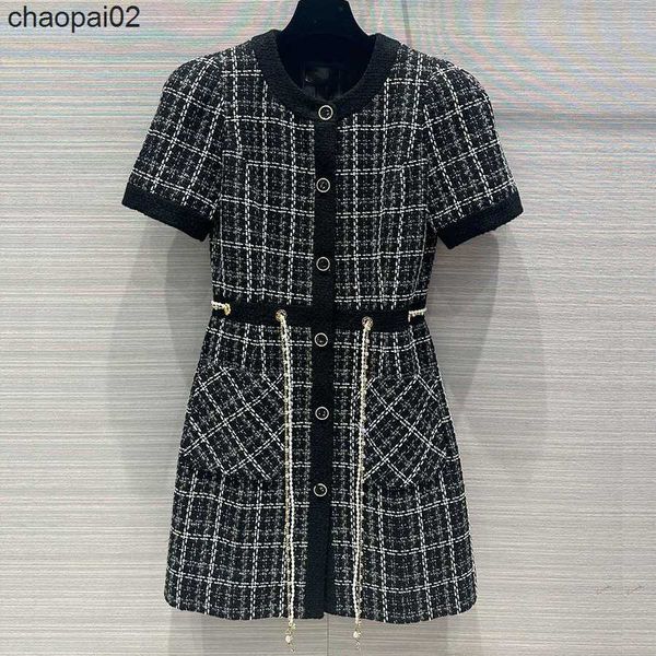 designer dress with black and white woven plaid tweed, elegant and elegant style. two piece design for women designer clothing, White;black
designer dress with black and white woven plaid tweed, elegant and elegant style. two piece design for women designer clothing, White;black
