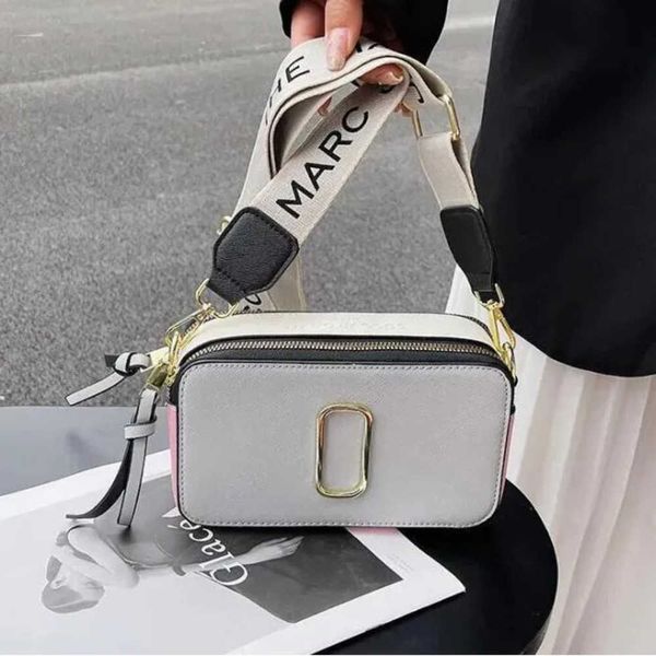 retail cosmetic women wallets new 2022 contrast color small square bag trend letter single shoulder messenger bags m005, Silver
retail cosmetic women wallets new 2022 contrast color small square bag trend letter single shoulder messenger bags m005, Silver