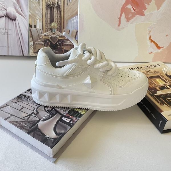 2023 luxury sneakers shoes r women platform cowhide casual flats outdoor comfortable female zapatillas walking shoes 35-41, Black
2023 luxury sneakers shoes r women platform cowhide casual flats outdoor comfortable female zapatillas walking shoes 35-41, Black