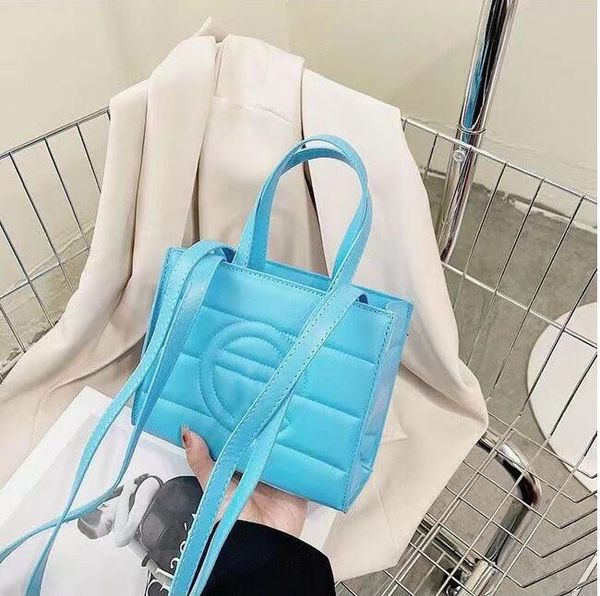tote bag 2023 new designer bag shopping bag luxury bushwick birkin bag clutch bags handbag classic clutch fashion it bag fur gold women
tote bag 2023 new designer bag shopping bag luxury bushwick birkin bag clutch bags handbag classic clutch fashion it bag fur gold women