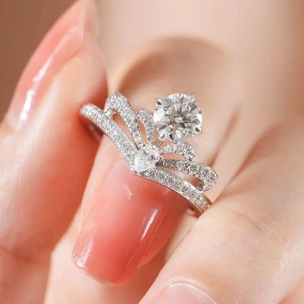 women luxury designer ring princess crown inlaid moissanite diamond rings jewelry pt950 plated girlfriend gifts engagement wedding opening r, Golden;silver
women luxury designer ring princess crown inlaid moissanite diamond rings jewelry pt950 plated girlfriend gifts engagement wedding opening r, Golden;silver