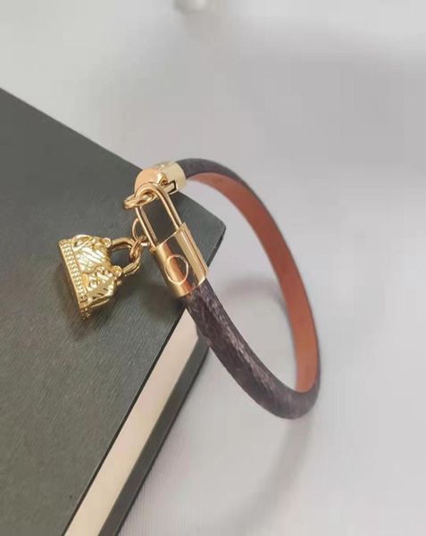 mwns luxury jewelry leather designer bracelet with gold heart brand classic men fashion bracelets four women leaf motif holiday d27091683, Golden;silver
mwns luxury jewelry leather designer bracelet with gold heart brand classic men fashion bracelets four women leaf motif holiday d27091683, Golden;silver