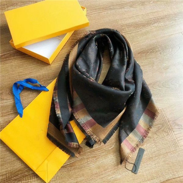 warm comfortable and women's autumn and winter wool and silk scarves are 140*140 letter flower scarf, Blue;gray
warm comfortable and women's autumn and winter wool and silk scarves are 140*140 letter flower scarf, Blue;gray