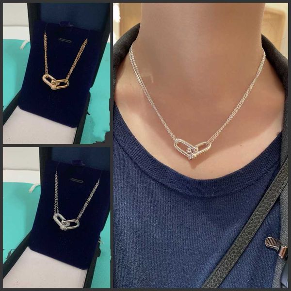original tiffay niche 925 sterling silver hardwear diamond studded horseshoe buckle u-shaped ring necklace double chain eileen gu same style
original tiffay niche 925 sterling silver hardwear diamond studded horseshoe buckle u-shaped ring necklace double chain eileen gu same style