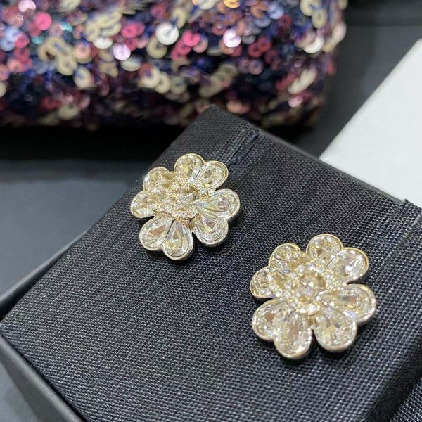 2023 luxury quality charm flower shape stud earring with sparkly diamond crystal excelent design have box stamp ps7404b, Golden
2023 luxury quality charm flower shape stud earring with sparkly diamond crystal excelent design have box stamp ps7404b, Golden