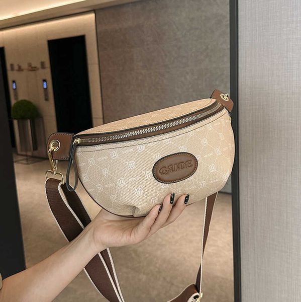 luxury designer factory direct sales simple casual 2023 summer new trend chest fashion women's one shoulder crossbody travel bag
luxury designer factory direct sales simple casual 2023 summer new trend chest fashion women's one shoulder crossbody travel bag