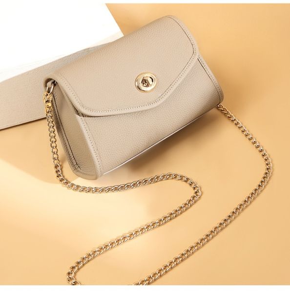 2023 women fashion bag women's genuine leather women's bag chain bag fashion crossbody bag layer cowhide shoulder bag commuter sim
2023 women fashion bag women's genuine leather women's bag chain bag fashion crossbody bag layer cowhide shoulder bag commuter sim