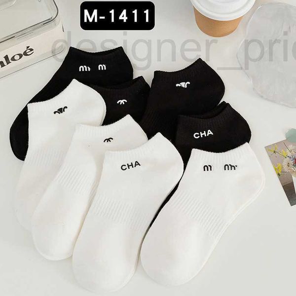 socks & hosiery designer 2023 cotton letter stamping boat label black white short barrel low waist women's european cargo fashion brand
socks & hosiery designer 2023 cotton letter stamping boat label black white short barrel low waist women's european cargo fashion brand