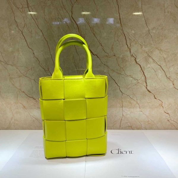 designer bag venetas leather women's bag shoulder diagonal cross bag woven fashion portable bag women oces
designer bag venetas leather women's bag shoulder diagonal cross bag woven fashion portable bag women oces