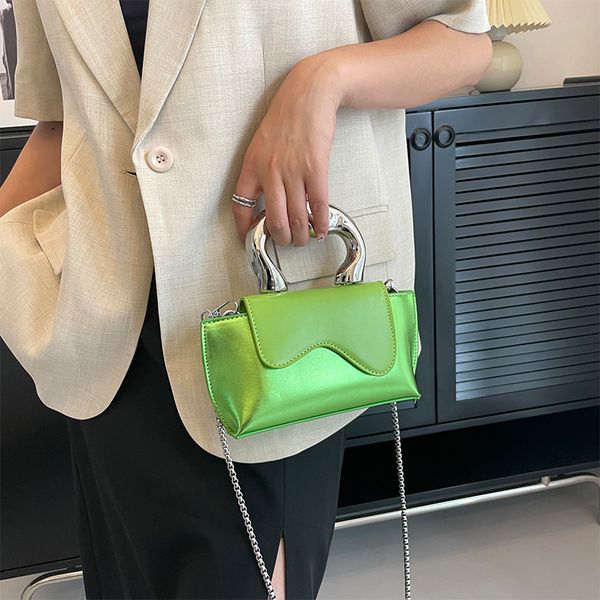 2023 bright pu personality foreign style hand bag chain crossbody fashion single shoulder women's bag 01
2023 bright pu personality foreign style hand bag chain crossbody fashion single shoulder women's bag 01