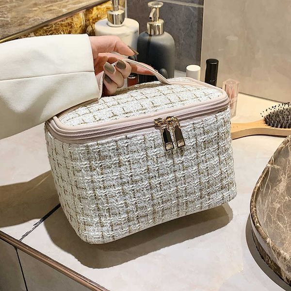 cosmetic bags cases korean version small fragrance fashion portable large capacity cylinder solid cosmetic bag household travel exquisite 23
cosmetic bags cases korean version small fragrance fashion portable large capacity cylinder solid cosmetic bag household travel exquisite 23