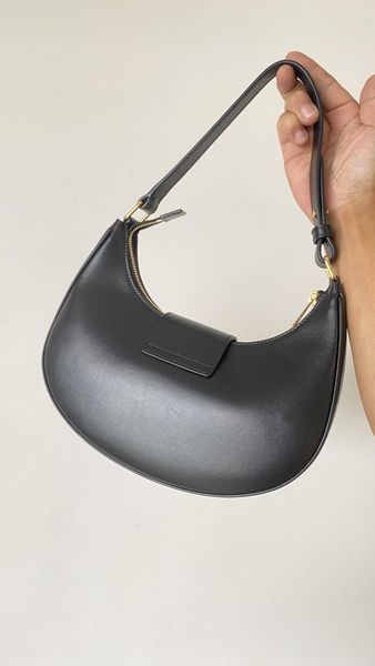 designer brand women's underarm bag new ava selection imported calf leather with all steel hardware versatile and size: 23 * 13.5 * 6 t
designer brand women's underarm bag new ava selection imported calf leather with all steel hardware versatile and size: 23 * 13.5 * 6 t