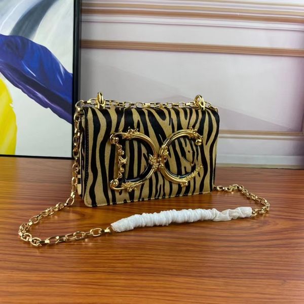 the highest quality designer bag shoulder bag goodie bag treats crossbody bag handbag wrist bag dinner bag woman bag imported python skin al
the highest quality designer bag shoulder bag goodie bag treats crossbody bag handbag wrist bag dinner bag woman bag imported python skin al