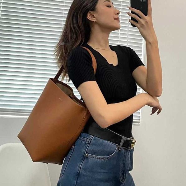 the row bag leather autumn and winter large capacity commuter one shoulder handheld tote women's small design bucket bag fashion goes w
the row bag leather autumn and winter large capacity commuter one shoulder handheld tote women's small design bucket bag fashion goes w