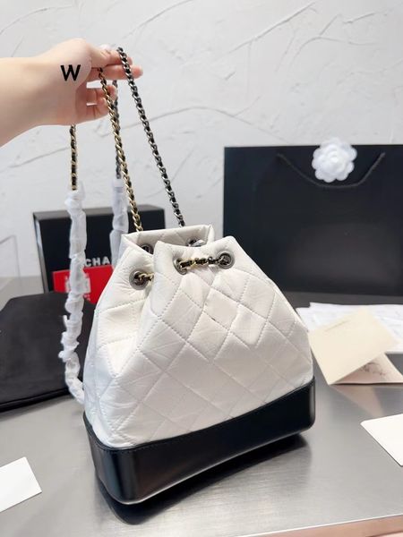 women backpack luxury brand school bags fashion vintage ladies shoulder bag large capacity genuine leather springs travel backpack
women backpack luxury brand school bags fashion vintage ladies shoulder bag large capacity genuine leather springs travel backpack
