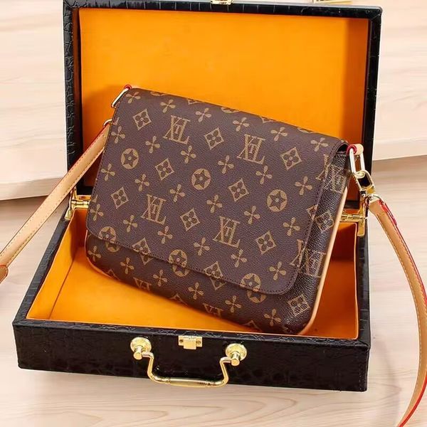 fashion designer man briefcase handbag satchel shoulder bag messenger bags cosmetic bag purse wallet backpack clutch bags travel
fashion designer man briefcase handbag satchel shoulder bag messenger bags cosmetic bag purse wallet backpack clutch bags travel
