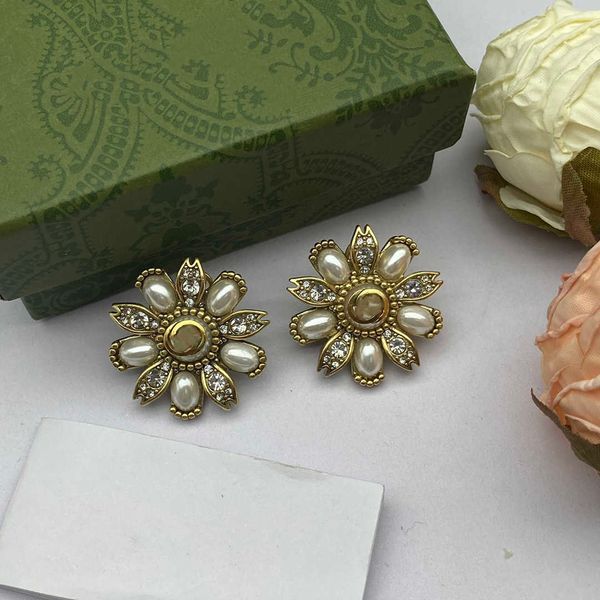 fashion women designers earrings letters stud geometric famous women earrings heart shape ruby pearl earring wedding party jewerlry, Golden;silver
fashion women designers earrings letters stud geometric famous women earrings heart shape ruby pearl earring wedding party jewerlry, Golden;silver