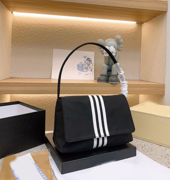 new fashion designer striped shoulder bag for men and women
new fashion designer striped shoulder bag for men and women