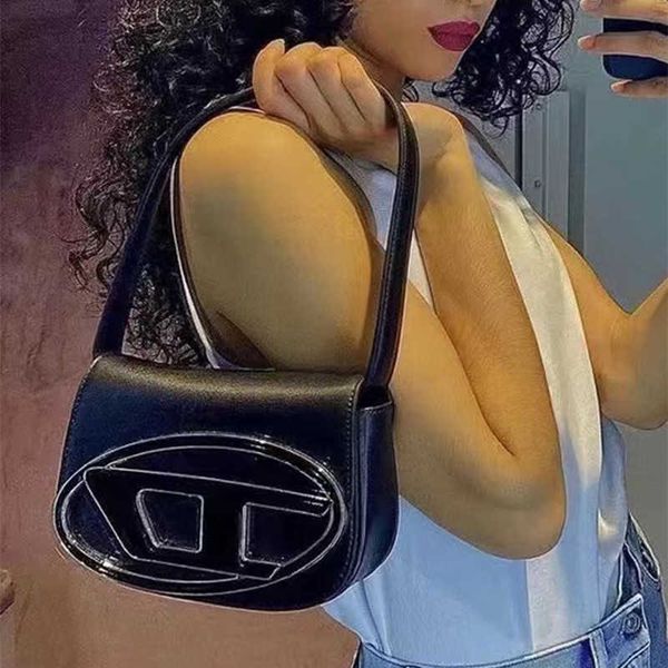 underarm designer diesels d bag high-end niche design 2023 new women's silver one shoulder crossbody portable small square yl83
underarm designer diesels d bag high-end niche design 2023 new women's silver one shoulder crossbody portable small square yl83