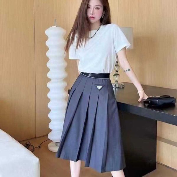 23ss new womens short skirt fashion triangle logo mid-length slim skirt designer skirts spring summer high waist pleated skirts, Black
23ss new womens short skirt fashion triangle logo mid-length slim skirt designer skirts spring summer high waist pleated skirts, Black