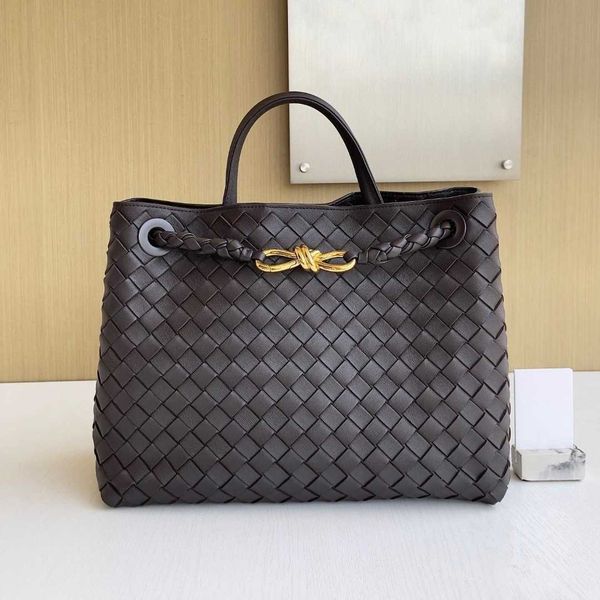 designer bag original botacet leather vnenat b andiamo family 8-line 2023 buckle new woven women's bag portable single shoulder crossbo
designer bag original botacet leather vnenat b andiamo family 8-line 2023 buckle new woven women's bag portable single shoulder crossbo