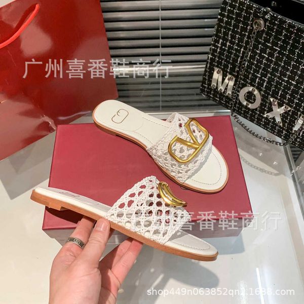 home sandal designer valentinoz v-buckle 2023 hollowed slippers out woven flat outwear bottom flip flops spring/summer fashion women's
home sandal designer valentinoz v-buckle 2023 hollowed slippers out woven flat outwear bottom flip flops spring/summer fashion women's