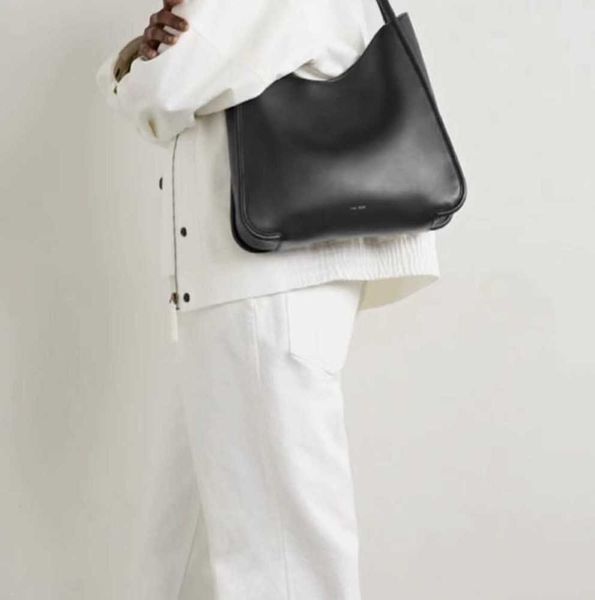 rose park choi ying same style the * row underarm bag symmetric tote genuine leather one shoulder commuter women's european and america
rose park choi ying same style the * row underarm bag symmetric tote genuine leather one shoulder commuter women's european and america