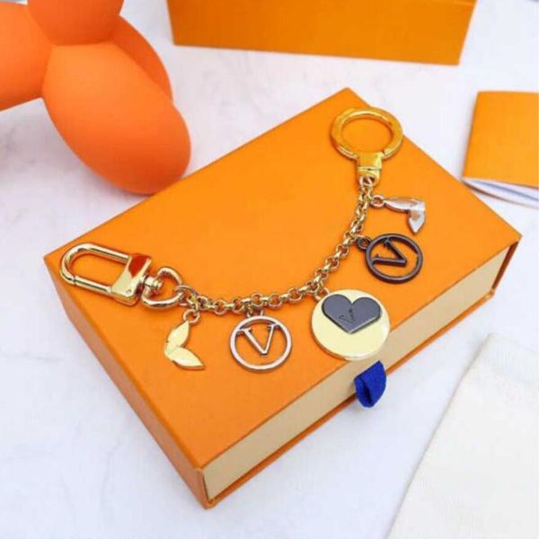 2023 europe and the united states with original box of high-quality men and women fashion key chain, luxury a variety of classic key chain, Silver
2023 europe and the united states with original box of high-quality men and women fashion key chain, luxury a variety of classic key chain, Silver