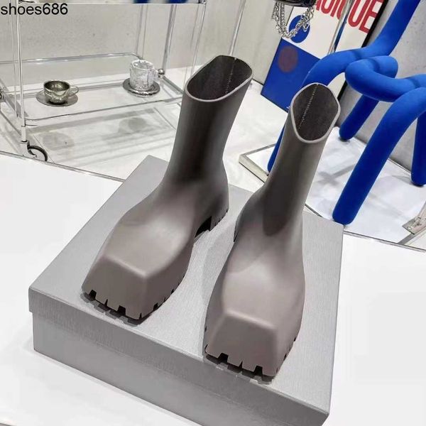 niche design balenciga 2022 net red blogger's new square head thick bottom rain boots personalized outdoor wading shoes rain boots, Black
niche design balenciga 2022 net red blogger's new square head thick bottom rain boots personalized outdoor wading shoes rain boots, Black