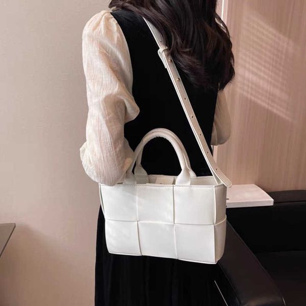designer bag venetas arco tote bag mini leather cowhide women's bag style tote bag shoulder diagonal woven bag ik2h
designer bag venetas arco tote bag mini leather cowhide women's bag style tote bag shoulder diagonal woven bag ik2h