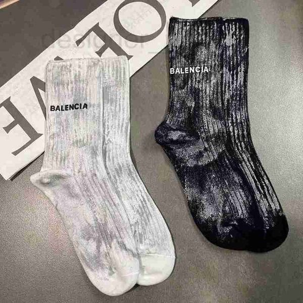 socks & hosiery designer 2023 spring women's fashionable silver powder graffiti letter printing medium sleeve personalized design trend, Black;white
socks & hosiery designer 2023 spring women's fashionable silver powder graffiti letter printing medium sleeve personalized design trend, Black;white