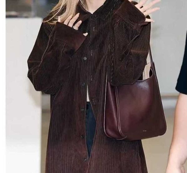 rose park choi ying same style the * row underarm bag symmetric tote genuine leather one shoulder commuter women's fashion leisure
rose park choi ying same style the * row underarm bag symmetric tote genuine leather one shoulder commuter women's fashion leisure