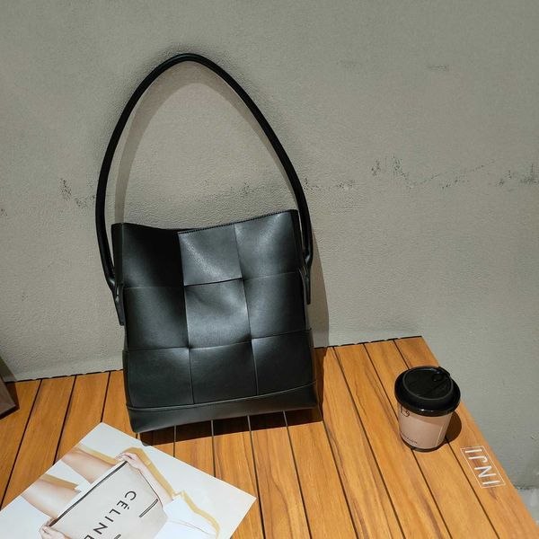 designer bag venetas design hand woven large capacity tote bag fashion shoulder bag underarm bag v159
designer bag venetas design hand woven large capacity tote bag fashion shoulder bag underarm bag v159