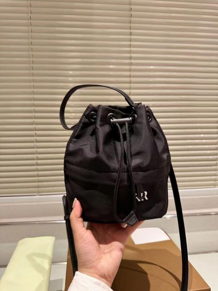 fashion brand striped bucket bag women's casual single shoulder bag classic designer baglarge capacity shopping bag brand crossbody bag
fashion brand striped bucket bag women's casual single shoulder bag classic designer baglarge capacity shopping bag brand crossbody bag